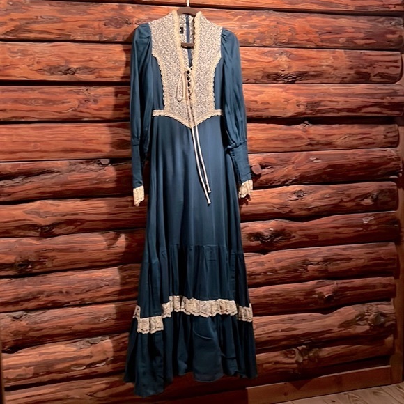 1970s Vintage Gunne Sax Dress in Navy Size 4 - Picture 1 of 7